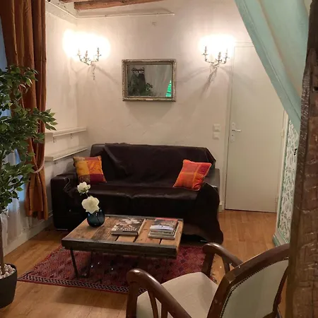 Charming Courtyard Latin Quarter Duplex Casa vacanze Parigi